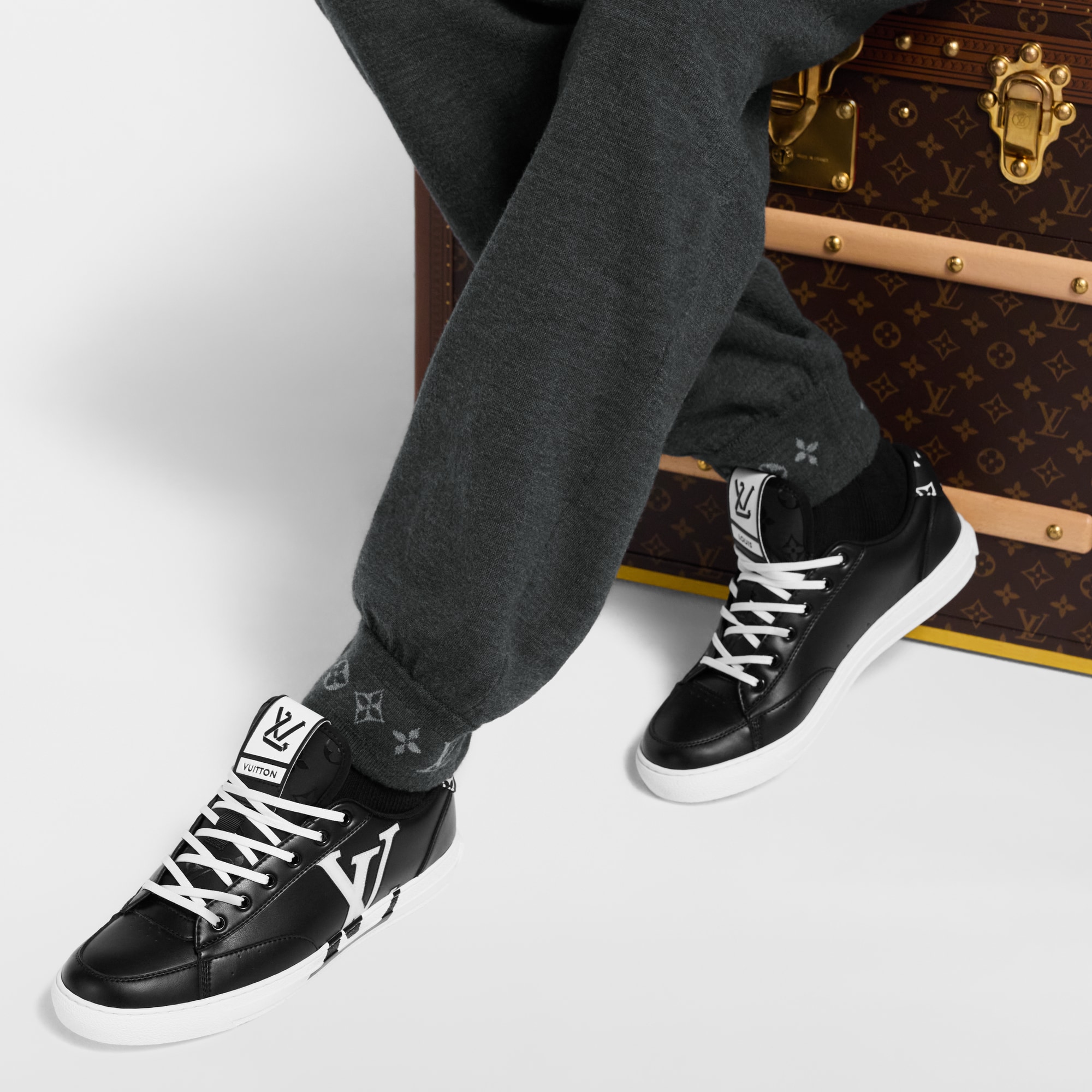 Louis Vuitton ルイヴィトン 1AANI6 LVロゴ チャーリー・ライン